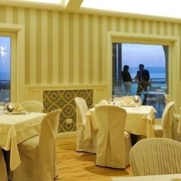 Salle du petit-déjeuner située dans le restaurant Catalunya Fotos