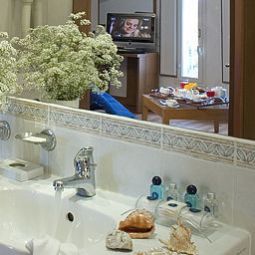 Salle de bains Golden Tulip Rome Airport Fotos
