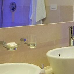 Salle de bains Golden Tulip Rome Airport Fotos
