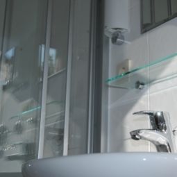 Camera da bagno Zum Weinkrug Fotos