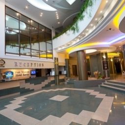 Halle BEST WESTERN Savoy Hotel Fotos