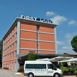 Außenansicht First Hotel Malpensa Airport Fotos