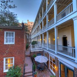 Vue extérieure Linden Row Inn Fotos