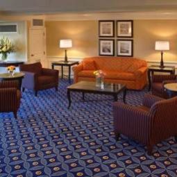 Halle Courtyard Boston Woburn/Burlington Fotos