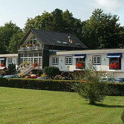 Фасад Les Pins Logis de France Fotos
