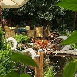 Терраса Les Pins Logis de France Fotos