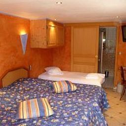 Номер Les Pins Logis de France Fotos