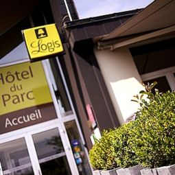 Фасад du Parc Logis Fotos