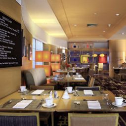 Salle du petit-déjeuner située dans le restaurant Pullman Bangkok Hotel G Fotos