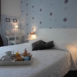 Номер Le Londres Hôtel et Appartements INTER-HOTEL Fotos