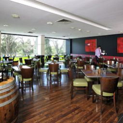 Зал для завтрака Mercure Melbourne Treasury Gardens Fotos