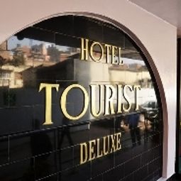 Außenansicht Tourist Deluxe Fotos