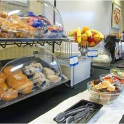 Холл Travelodge Hotel Calgary Macleod Trail Fotos
