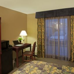 Room Travelodge Oshawa Whitby Fotos