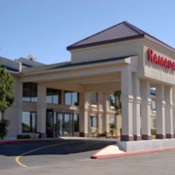 Vue extérieure Ramada Airport South Fotos