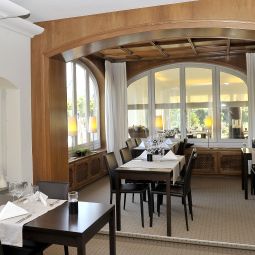 Salle du petit-déjeuner située dans le restaurant Aarau West Swiss Quality Fotos