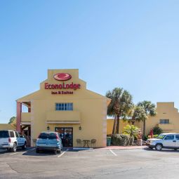 Econo Lodge  Inn & Suites Maingate Central Kissimmee                                    