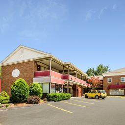 Econo Lodge Framingham Framingham                                    
