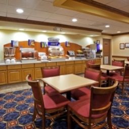 Restaurant Holiday Inn Express Hotel & Suites BYRON Fotos
