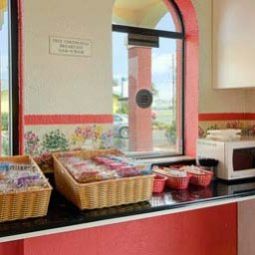 Howard Johnson Express Inn - Suites Lake Front Park Kissimme Kissimmee                                    