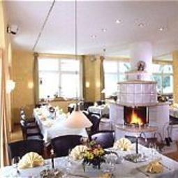 Salle du petit-déjeuner située dans le restaurant Fischhaus Fotos