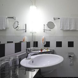 Badezimmer InterCityHotel Fotos