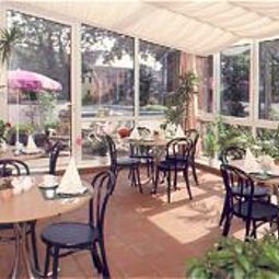 Salle du petit-déjeuner située dans le restaurant Kaiserswerth Fotos