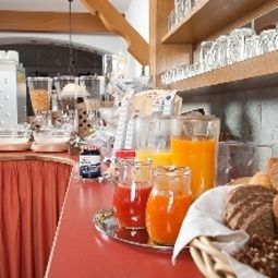 Frühstücksraum im Restaurant Frankenhof Pension Fotos