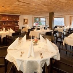 Breakfast room within restaurant Golf- und Wohlfühlhotel Riederhof - Riederalp Fotos