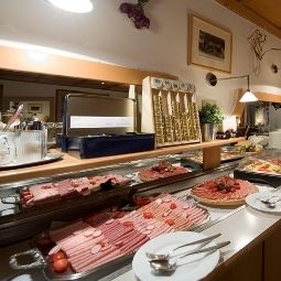 Buffet Alpenerlebnishotel Widderstein Fotos