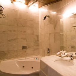 Bathroom Alp Pasa Hotel Fotos