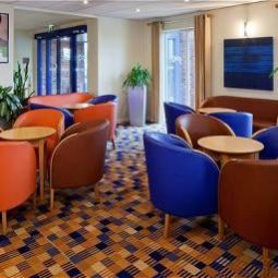 Halle Holiday Inn Express LICHFIELD Fotos
