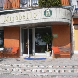 Vista esterna Mirabello Fotos