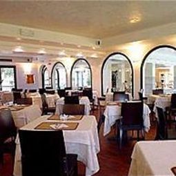 Salle du petit-déjeuner située dans le restaurant Admiral Villa Erme Fotos