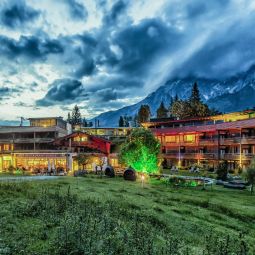 Forsthofalm Almhotel Leogang Hütten