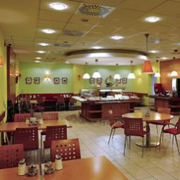 Sala de desayuno en el restaurante ibis Budapest City Fotos