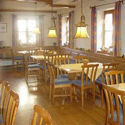 Salle du petit-déjeuner située dans le restaurant Zur Sonne Gasthof Fotos