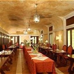 Sala śniadaniowa w restauracji Palazzo Cardinal Cesi Fotos