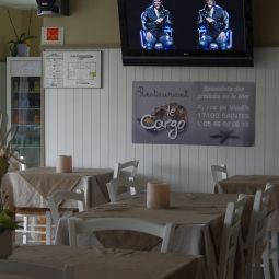 Salle du petit-déjeuner Balladins Saintes Fotos