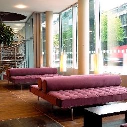 Холл NH Düsseldorf City-Nord Fotos