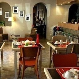 Salle du petit-déjeuner Edmond Rostand Logis Fotos