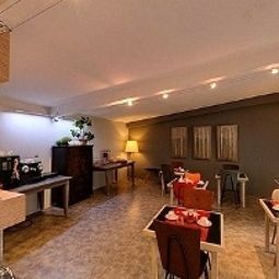 Salle du petit-déjeuner Edmond Rostand Logis Fotos