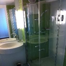 Salle de bains IBIS STYLES PARIS SAINT DENIS LA PLAINE Fotos