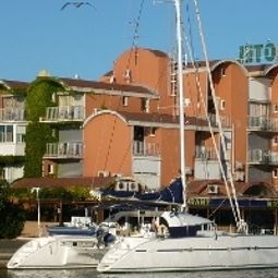 Vue extérieure Port Beach Fotos