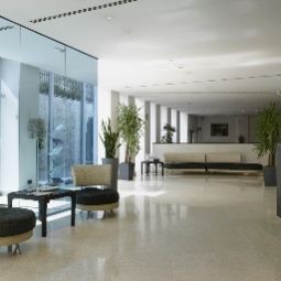 Холл NH Bergamo Fotos
