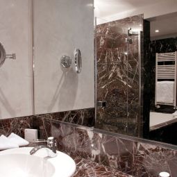 Salle de bains Grand Hotel de la Ville Fotos