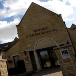 Vista esterna Oxford Witney Four Pillars Fotos