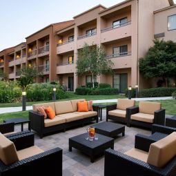 Фасад Courtyard Bakersfield Fotos