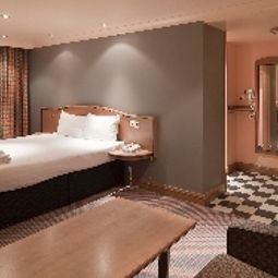 Pokój typu junior suite DoubleTree London Ealing Fotos