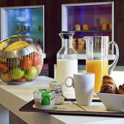 Sala de desayuno en el restaurante Suite Novotel Paris Velizy Fotos